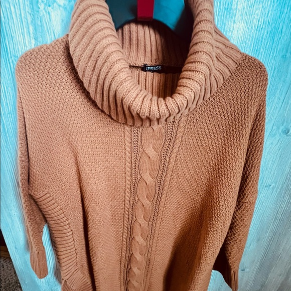 Express longer sweater great with leggings! - Picture 4 of 8